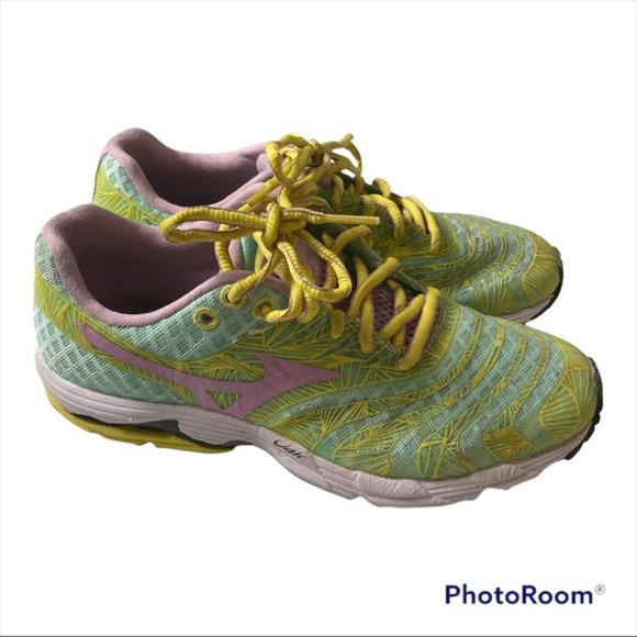 Mizuno Wave Sayonara Women's Size‎ 7 Running Shoes J1GD133068 Green Yellow Pink - Picture 1 of 8